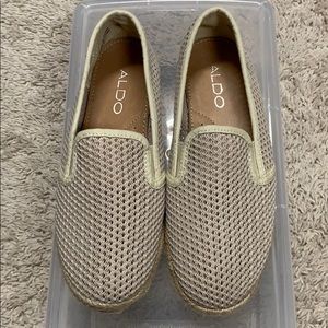 Size 35 (5) ALDO woven loafers